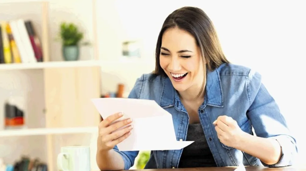 Dohodninsko osnovo si lahko znižamo tudi z vplačilom premije individualnega dodatnega pokojninskega zavarovanja (PDPZ), s katerim lahko varčujemo za na&scaron;o varno prihodnost.