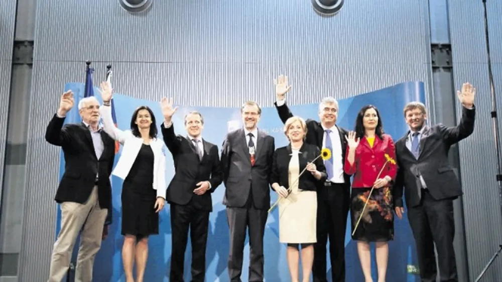 Poslanci in poslanke Evropskega parlamenta, izvoljeni leta 2014 (z leve proti desni):  Ivo Vajgl, Tanja Fajon, Igor &Scaron;oltes, Alojz Peterle, Romana Tomc,  Milan Zver, Patricija &Scaron;ulin, Franc Bogovič.