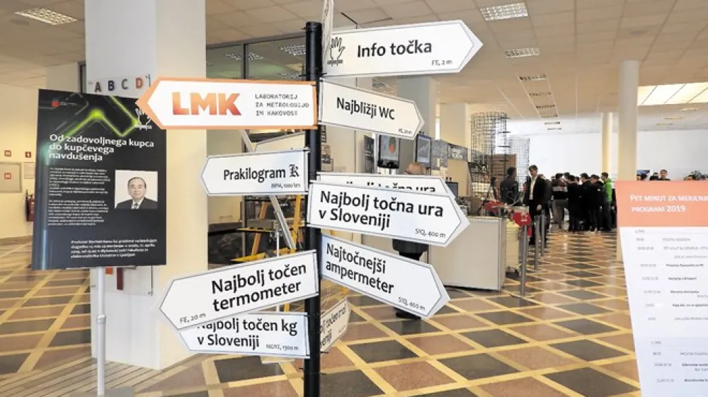 V znanosti, naj gre za naravoslovje ali družboslovje, veljajo le podatki, ki držijo. Te je mogoče dobiti z meritvami in jih kadar koli preveriti. Nekatere kažipote nam je uspelo.