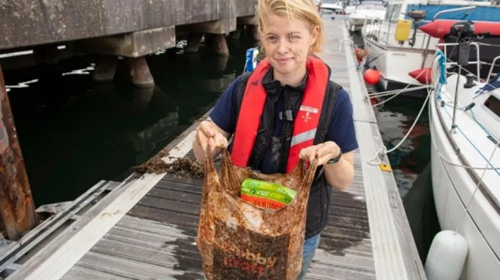 Imogen Napper je pokazala, da se bioraazgradljive vrečke v morju ne razgradijo niti po treh letih.