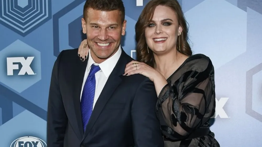 Zvezdnika serije Kosti David Boreanaz in Emily Deschanel.