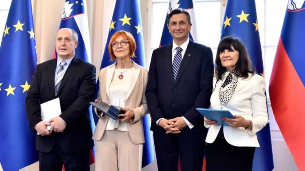 Red za zasluge za izjemne medicinske dosežke in nove pristope pri zdravljenju srčno-žilnih bolezni je podelil Marjeti Zorc, medaljo za zasluge pri vzpostavitvi in vodenju programa Svit pa Jožici Maučec Zakotnik.