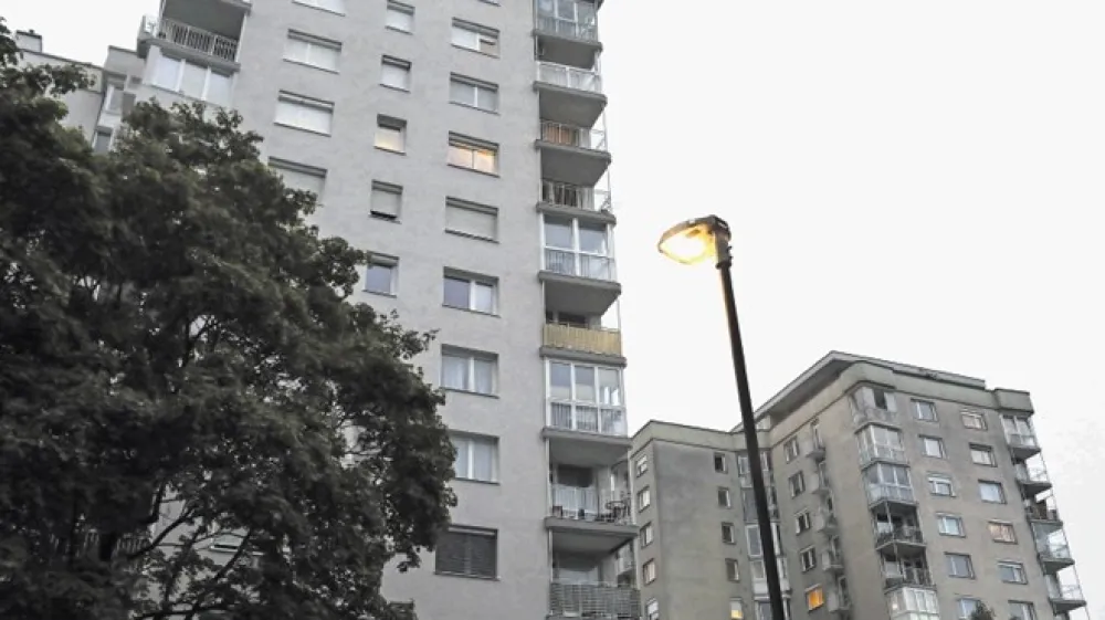 Mestna občina Ljubljana za razsvetljavo cest in drugih javnih povr&scaron;in  plača nekaj manj kot dva milijona evrov na leto.