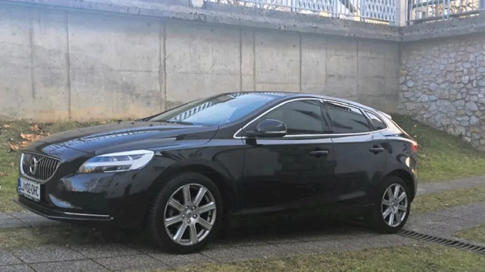 Volvo V40 (petične) kupce nagovarja v tako imenovanem golfovem razredu.