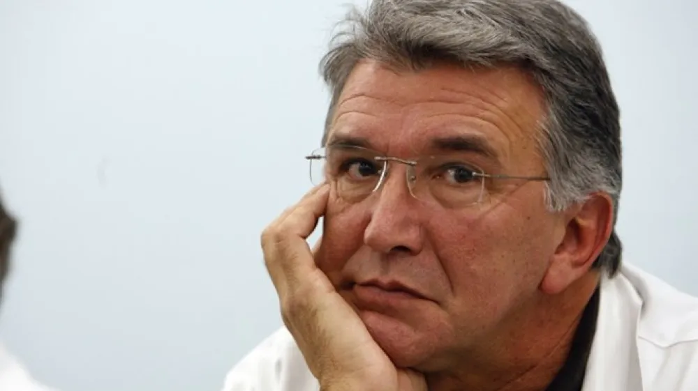 Dr. Tomislav Klokočovnik bi raje operiral slovenske bolnike, toda v UKC so gluhi za njegove predloge, pravi.