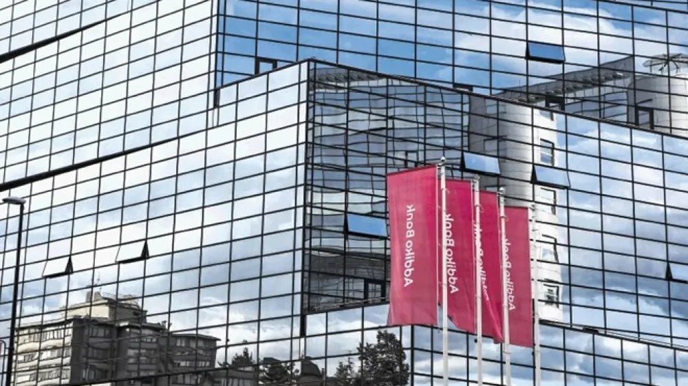 Ker je Addiko Bank želela izterjati posojilo, ki je po oceni mariborskega vi&scaron;jega sodi&scaron;ča nepo&scaron;teno, je to sodi&scaron;če vpra&scaron;alo, ali sodi&scaron;če EU meni, da bi lahko izvr&scaron;bo ustavili mimo določb slovenske zakonodaje.