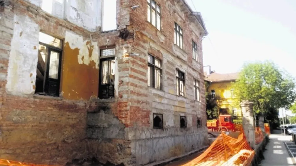 Družba Ande invest naj bi do konca prihodnjega leta rekonstruirala vilo na naslovu Veselova ulica 17.