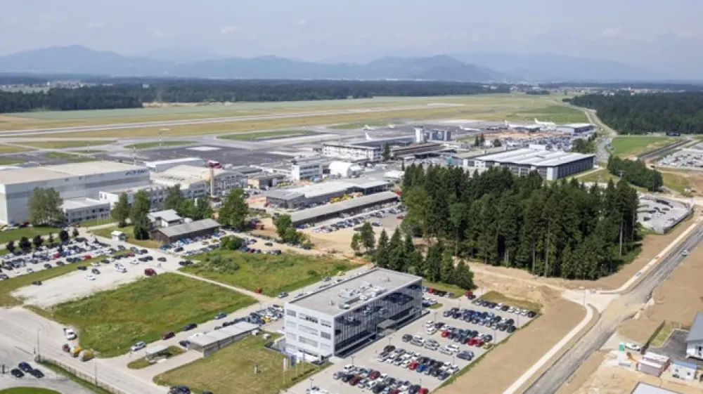 Na Letali&scaron;ču Jožeta Pučnika Ljubljana se začenja dolgo pričakovana investicija v raz&scaron;iritev potni&scaron;kega terminala.