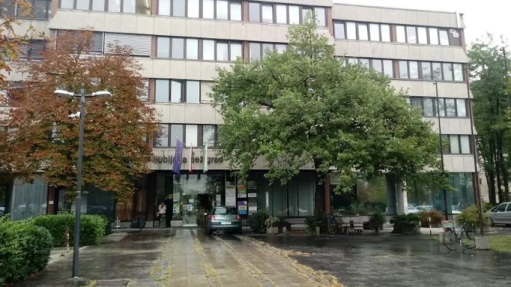 Stavba upravne enote Bežigrad na Linhartovi 13.