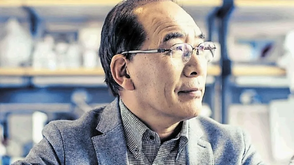 Hiromitsu Nakauchi je  dobil dovoljenje japonskih oblasti, da lahko izvaja poskuse, pri katerih bo posku&scaron;al  v živalskih zarodkih razviti člove&scaron;ke organe.