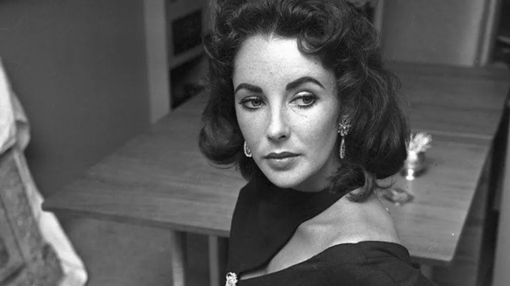 Zeleni rolls royce, ki je bil nekdaj v lasti igralke Elizabeth Taylor.