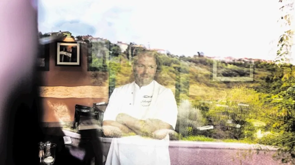 Sebastijan Kovačič je svoje kuharske ve&scaron;čine izpopolnjeval v ljubljanskem Vitezu, na Pristavi Lepena ter v ljubljanski gostilni Medana.