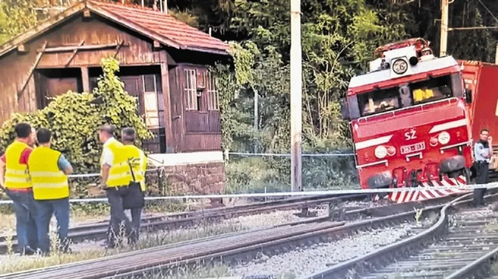 V Rimskih Toplicah je pri&scaron;lo v dobrem tednu dni že do drugega iztirjenja mednarodnega vlaka, tokrat tovornega. Zunanji strokovnjaki za huj&scaron;e železni&scaron;ke nesreče vzrok &scaron;e ugotavljajo.