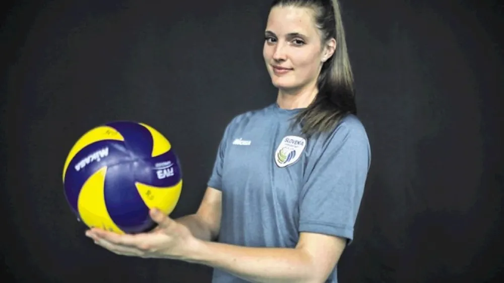 Iza Mlakar: Pred mano je bila odločitev, ali neham  igrati odbojko in se osredotočim na &scaron;tudij medicine ali pa odidem v tujino.