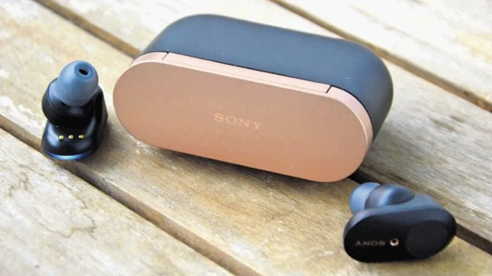 Dizajn slu&scaron;alk in polnilnega etuija nagovarja ljubitelje lepih stvari.