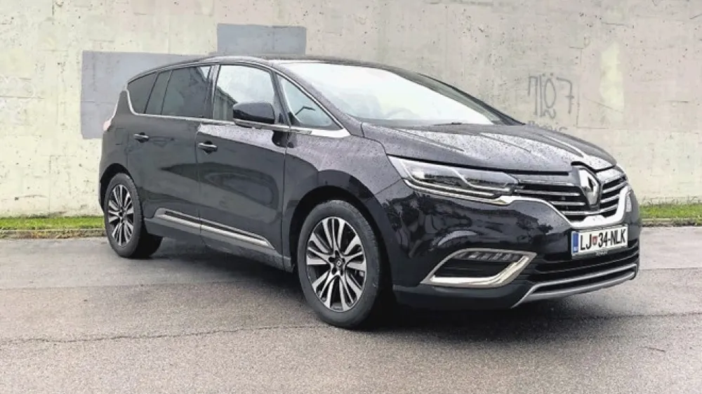 Renault espace (levo) je verjetno oblikovno najbolj atraktiven enoprostorec na trgu, po drugi strani pa je ford S-max tisti, ki ga je največji užitek voziti.