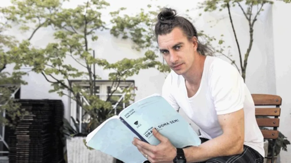 &raquo;Nagrade te predvsem opomnijo na to, da mora&scaron; vedno dajati vse od sebe. Le težko bo&scaron; neko vlogo naredil rutinsko in bil z njo zadovoljen &ndash; ob njej ti bo za vselej ostal grenak priokus,&laquo; razmi&scaron;lja Jure Henigman.