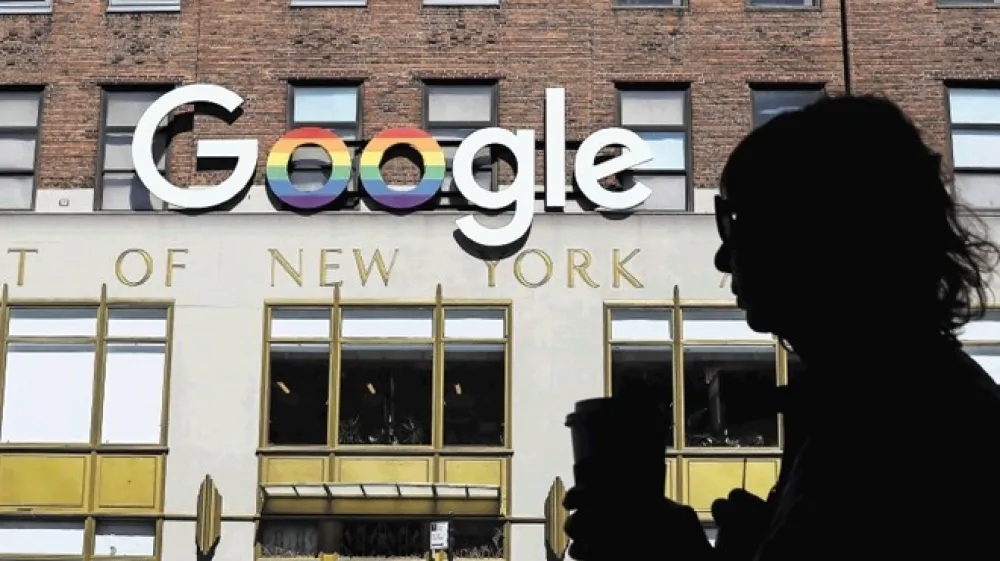 Google je bil z razsodbo zadovoljen. Doslej je v petih letih zaradi pravice do pozabe odstranil že skoraj 1,3 milijona povezav do posameznih spletnih strani. Po sodbi sodi&scaron;ča EU pa mu tega ni treba storiti po vsem svetu.