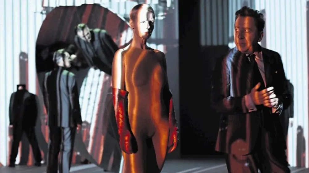 Uprizoritev Salome v ljubljanski Drami ne pu&scaron;ča dvomov, da želi skozi Wildovo slovito predelavo biblijske zgodbe o judejski princesi spregovoriti predvsem o sedanjosti.