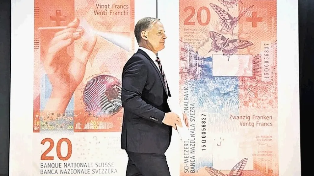 Mnenja o re&scaron;evanju posojil v frankih so različna. Nekateri menijo, da bi bilo treba pogodbe obravnavati individualno, drugi pa so za sistemsko re&scaron;itev.