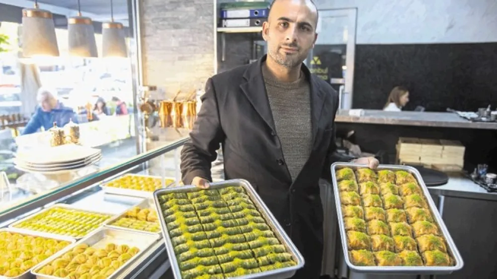 Na Dunajski cesti Ismail Ince streže prvovrstne baklave.