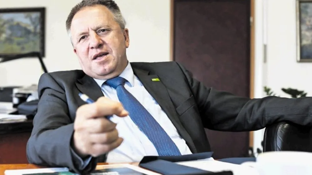 Gospodarski minister Zdravko Počival&scaron;ek je  povedal, da lahko AVK  izreče globo v vi&scaron;ini od enega do desetih odstotkov letnega prometa v koncentraciji udeleženega podjetja, če to v zakonskem roku ne priglasi koncentracije. V  primeru Agrokorja je bil izrečena najnižja možna globa.