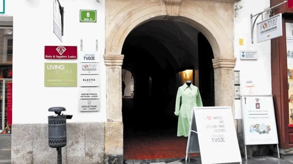 Energetika je odprodala Electin dolg zaradi dobave plina na naslovu Mestni trg 8, kjer je bil sedež podjetja, družba Ljubljanska parkiri&scaron;ča in tržnice pa je odpisala dolg za najem parkirnega mesta v garažni hi&scaron;i Kongresni trg.