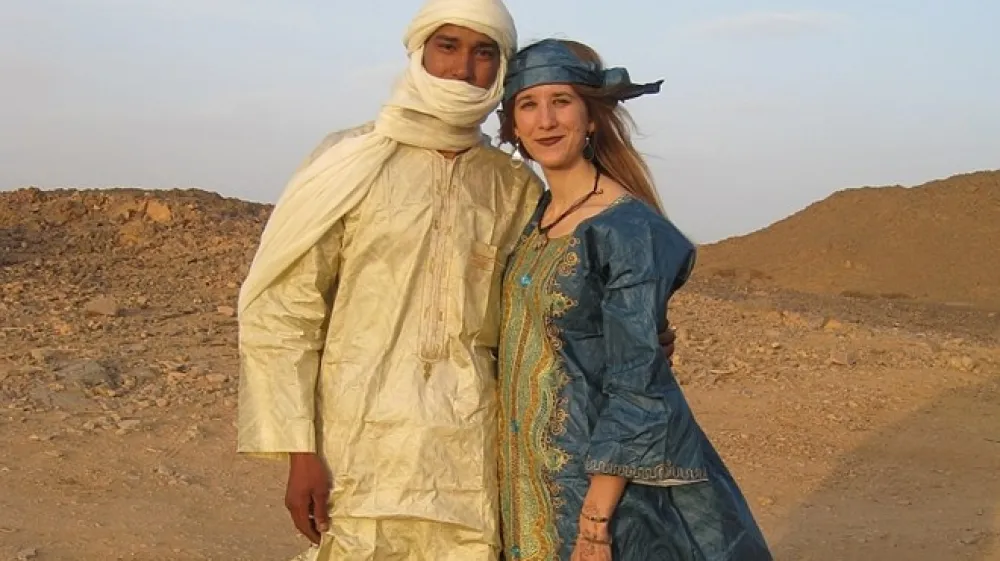 Mira Delavec Touhami je poročena  Tuaregom. Pu&scaron;čava jo je povsem prevzela, zato so jo poimenovali kar hči pu&scaron;čave. (Foto: osebni arhiv Mire Delavec Touhami)