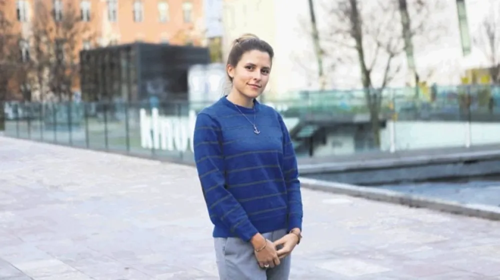 Sa&scaron;a Vipotnik, pevka zasedbe AKA Neomi: Ključni prelom v zasedbi in glasbi sami se je zgodil pred &scaron;tirimi leti, ko se je pridružil Mario Babojelić, kitarist, producent in pisec aranžmajev. Ugotovila sva, da imava zelo podoben glasbeni okus in vizije ter da se oba rada ukvarjava z detajli.