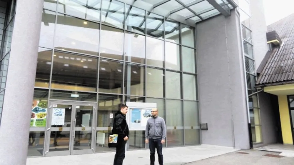 V &Scaron;olskem centru Novo mesto bodo uvedli kraj&scaron;i &scaron;tudijski program za poklice, ki sodelujejo pri izvedbah pametnih instalacij v hi&scaron;ah.