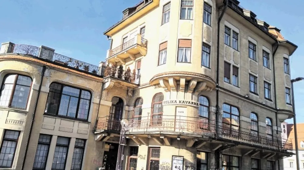 Terezijin dvor je ena najpomembnej&scaron;ih secesijskih stavb v Mariboru. Vrednost  kulturnega spomenika na Glavnem trgu 1 je ocenjena na več kot 2,2 milijona evrov.