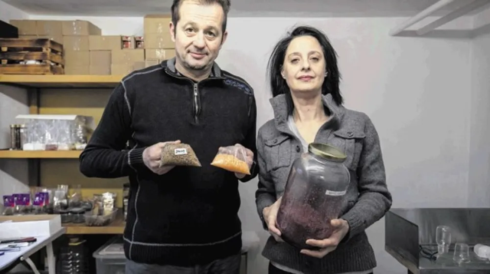 Maj Virant in Polonca Nučič - Schmidt sta se specializirala za  dimljenje soli in spajanje soli z okusi žganih pijač, piva in vina.