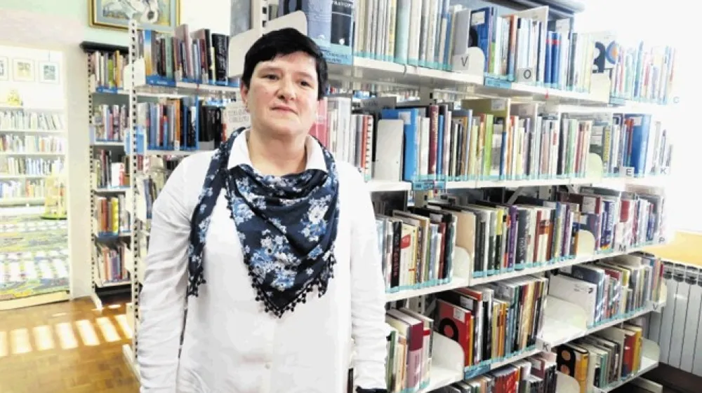 Prostorska stiska je bila že tako huda, da na policah ni bilo več prostora za nove knjige, pravi direktorica trebanjske knjižnice Tanja Cuder.