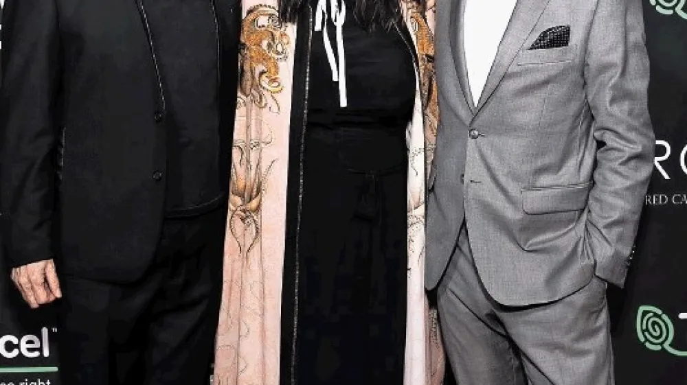 Mateja Benedetti v družbi režiserja Jamesa Camerona (levo) in Harolda Weghorsta, podpredsednika podjetja Global Marketing Lenzing.