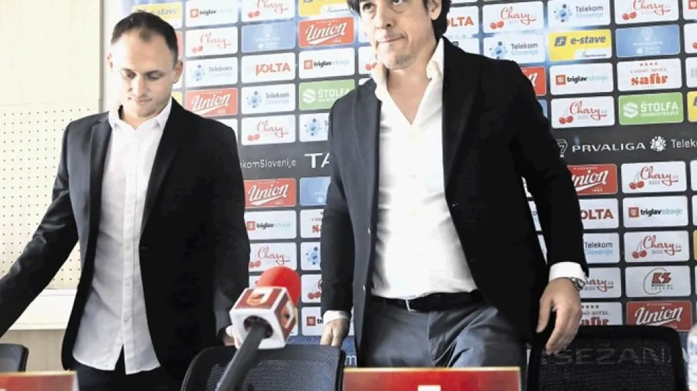 Tabor iz Sežane je s prihodom svetovno znanega trenerja Maura Camoranesija (desno) vstopil v novo obdobje.   &Scaron;portni direktor  Kra&scaron;ovcev Davor &Scaron;kerjanc je  ostal zvest klubski politiki in je v navezi s kruhoborskimi menedžerji z okrepitvami le &scaron;e povečal že tako pre&scaron;tevilno tujsko legijo v Sežani.