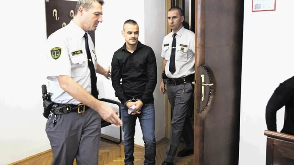 Hariz Softić je v priporu na Pov&scaron;etovi od 6. junija lani in bo ostal do pravnomočnosti sodbe.