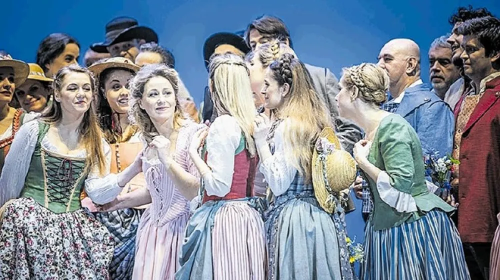 Uprizoritev Verdijeve Luise Miller v SNG Opera in balet Ljubljana v režiji Lutza Hochstraateja in z glasbenim podpisom Davida &Scaron;veca se zdi rezultat koncepta oziroma &scaron;tudija povprečne kakovosti.