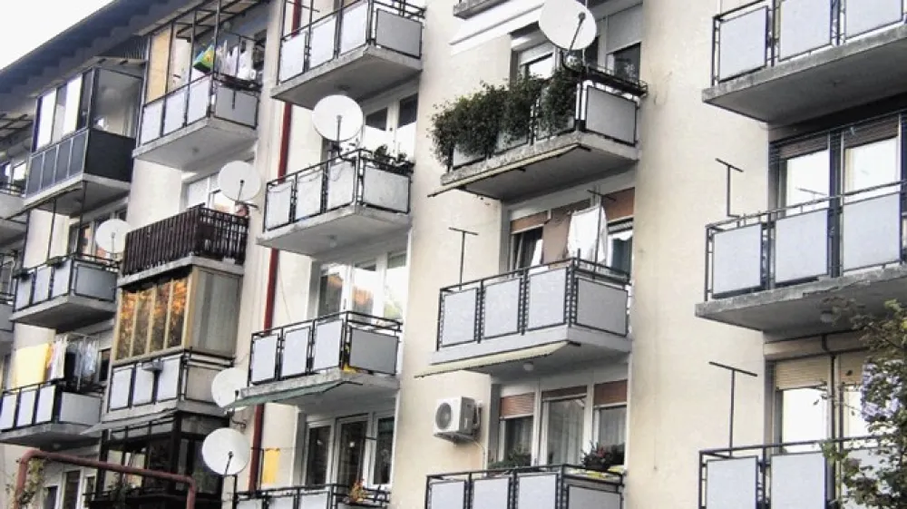 Pri zamenjavi dotrajanih in zdravju nevarnih plinskih peči je največ težav v starej&scaron;ih večstanovanjskih blokih iz 50. in 60. let prej&scaron;njega stoletja.