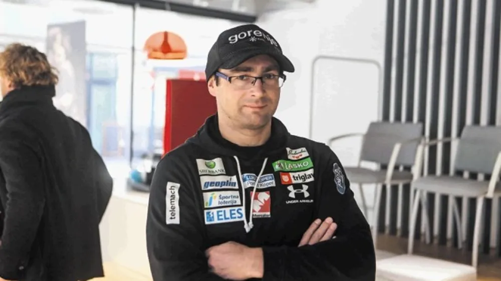 Gorazd Bertoncelj: V primerjavi s prvo sezono v vlogi selektorja mi je bilo v drugi lažje, ker smo imeli manj težav z zdravjem skakalcev, zato smo imeli v ekipi več nosilcev dobrih rezultatov. Ker sem letos poznal vsa prizori&scaron;ča, je bilo zame lažje glede logistike.