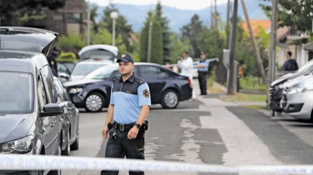 V hi&scaron;ni preiskavi, ki je čez nekaj dni sledila napadu na sodnico, policisti po neuradnih informacijah niso na&scaron;li trdnih dokazov, tako da po neuradnih informacijah ovadba temelji predvsem na indicih.