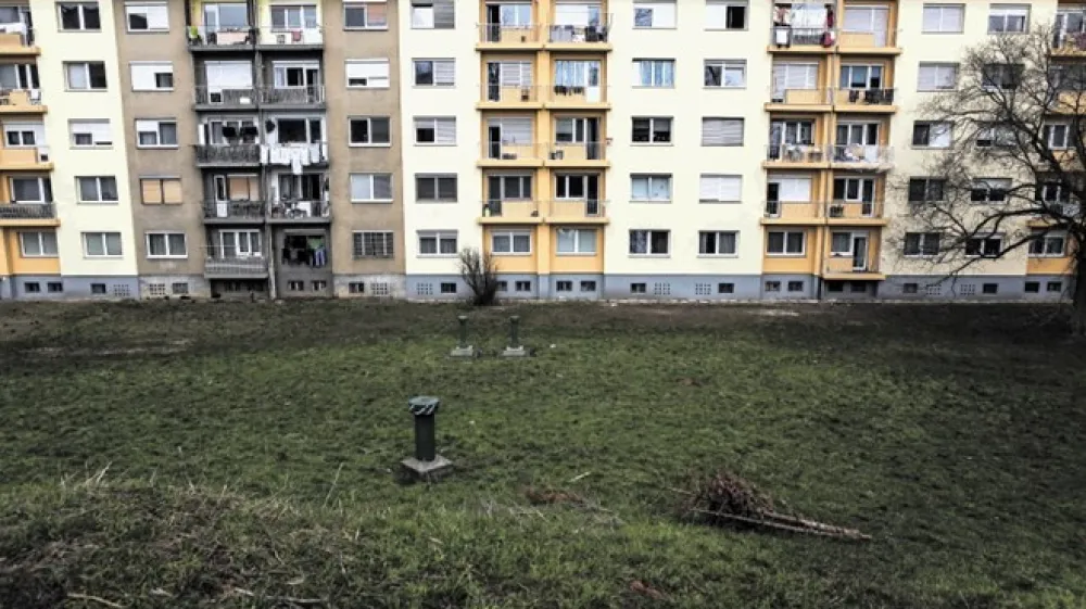 Zavarovalna premija za stanovanjske stavbe, zgrajene pred letom 1964, ko &scaron;e niso  veljali ustrezni  standardi  protipotresne gradnje, je občutno vi&scaron;ja kot pri novej&scaron;ih stavbah.