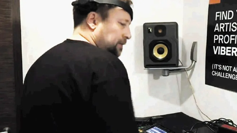 Na DJ Umeka je doma poplesavalo ali si ga  kako drugače privo&scaron;čilo 5000 priklopnikov na splet.