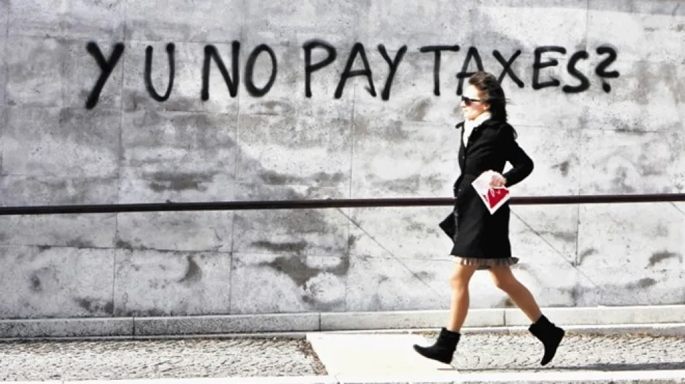 Čeprav megazakon &scaron;e ne velja, je  po  pojasnilih Fursa pri obračunu marčevskih plač že treba upo&scaron;tevati sorazmerni del oprostitve plačila prispevkov na plače in izplačilo kriznega dodatka.