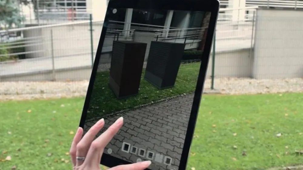 Enostavna postavitev Kronoterm toplotne črpalke Adapt na va&scaron;em vrtu ter izbor primerne barve le-te.