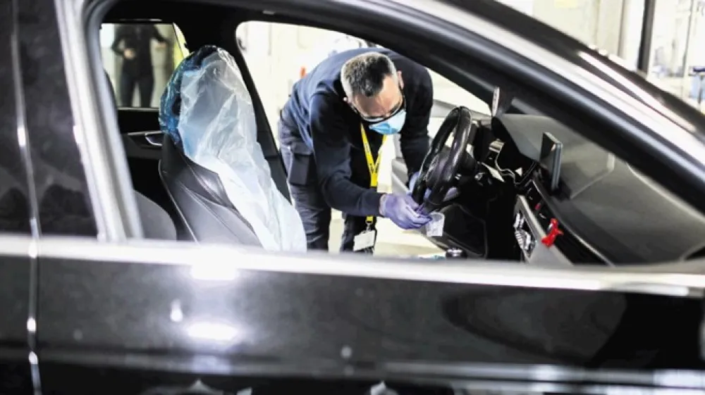 Prometna dovoljenja, vključno z zavarovanjem motornih vozil, ki so potekla med epidemijo,  veljajo do 19. junija, dovolj časa je tudi za zamenjavo zimskih pnevmatik z letnimi.