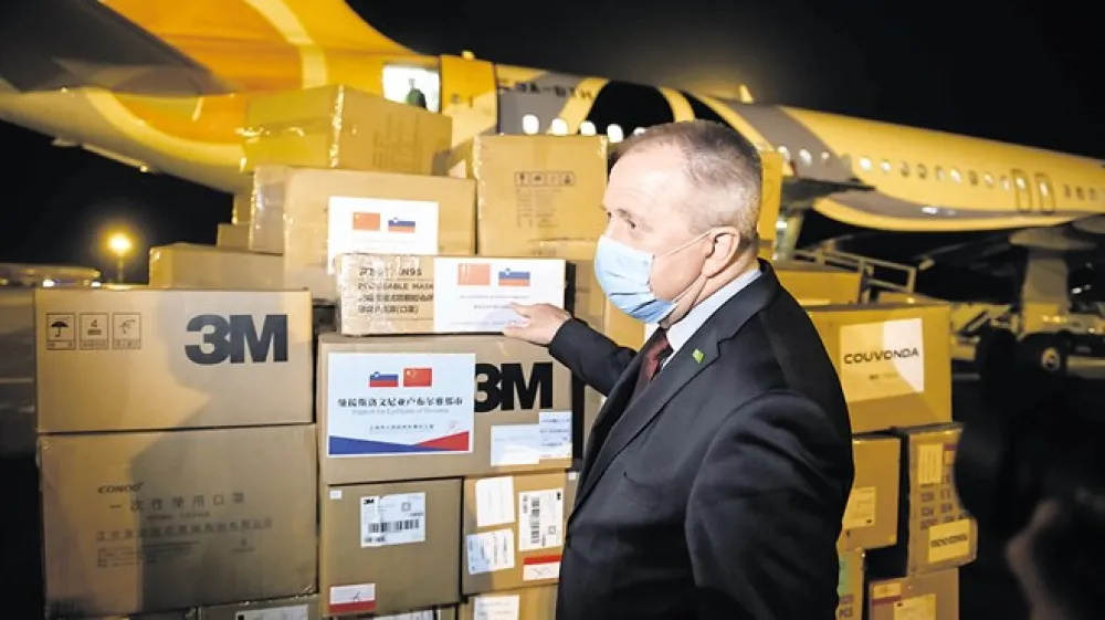 Minister Zdravko Počival&scaron;ek je do vratu v aferi z maskami. Foto:  Neboj&scaron;a Tejić/STA