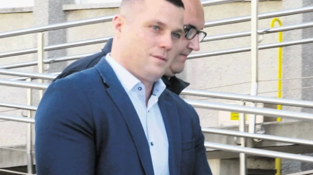 Metija Plavo (na fotografiji) in njegovega brata Edija tokrat obtožnica bremeni izsiljevanja. Oba krivdo zanikata.