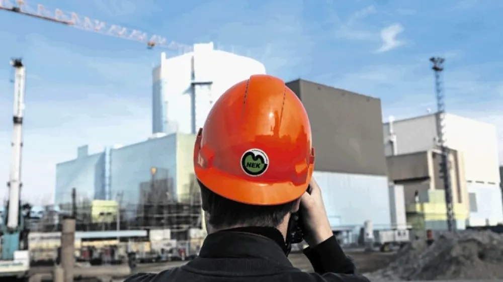 Uprava  za jedrsko varnost  je  že pred leti potrdila tako imenovani program nadzora staranja v NEK in spremembe varnostnega poročila, ki  ob izpolnjevanju pogojev jedrske varnosti NEK omogoča obratovanje do leta 2043.