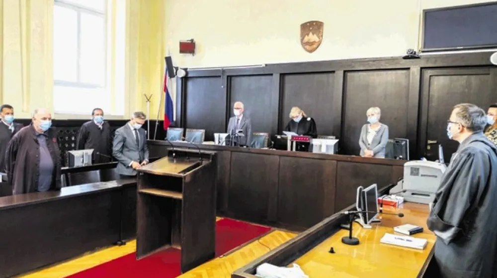 »Predvsem pa ni dokazan očitek, da naj bi obtoženi že ob sklenitvi navedenih pravnih poslov vedeli, da I. J. Storitve ne bodo vrnile posojila,« je ključni razlog oprostilne sodbe izpostavila predsednica sodnega senata Danila Dobčnik Šošterič.