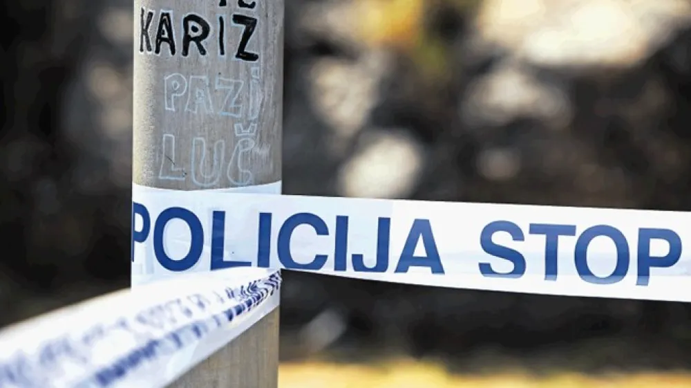 Le srečnemu naključju se gre zahvaliti, da manj&scaron;i spor med partnerjema iz romskega naselja Brezje pri Novem mestu v petek zvečer ni prerasel v hudo tragedijo. Fotografija je simbolična.